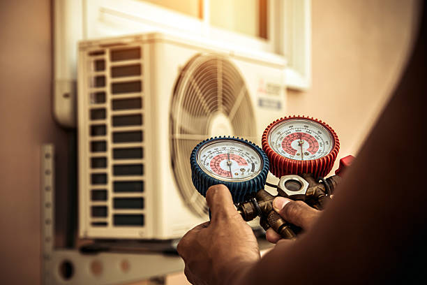 Professional Hvac technician working in Tremonton, UT